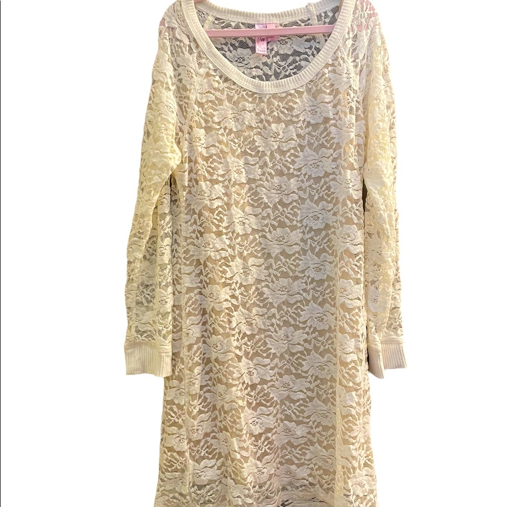 🐠2/$20 Dolled Up Lace Dress with Gold Sleeves